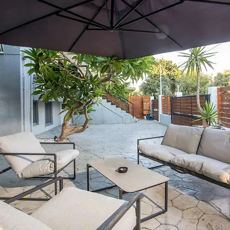 Lilienne - Serene Private Jacuzzi Retreat *