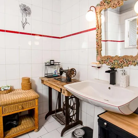 Villa Lilienne - Serene Private Jacuzzi Retreat *
