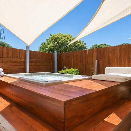 Villa Lilienne - Serene Private Jacuzzi Retreat