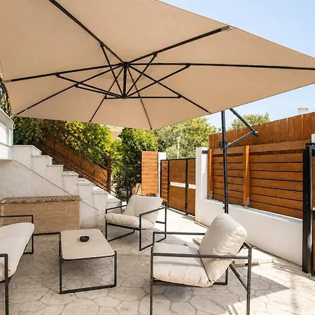 Lilienne - Serene Private Jacuzzi Retreat