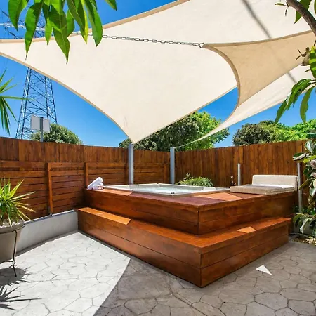 Villa Lilienne - Serene Private Jacuzzi Retreat Ixia (Rhodes)